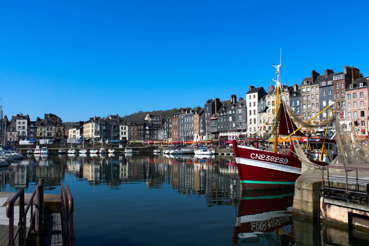 A 12-hour private car tour visiting Rouen, Etretat and Honfleur, with wine tasting.